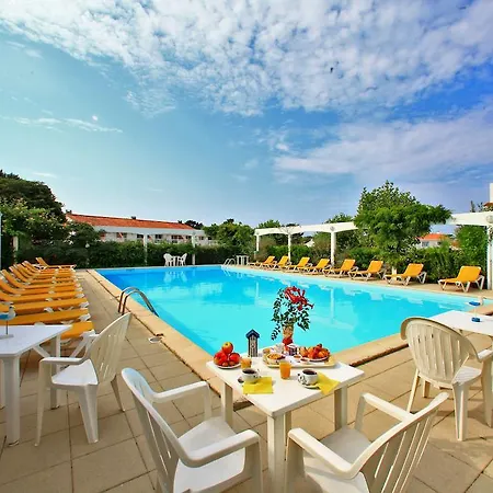 Edena Apartment *